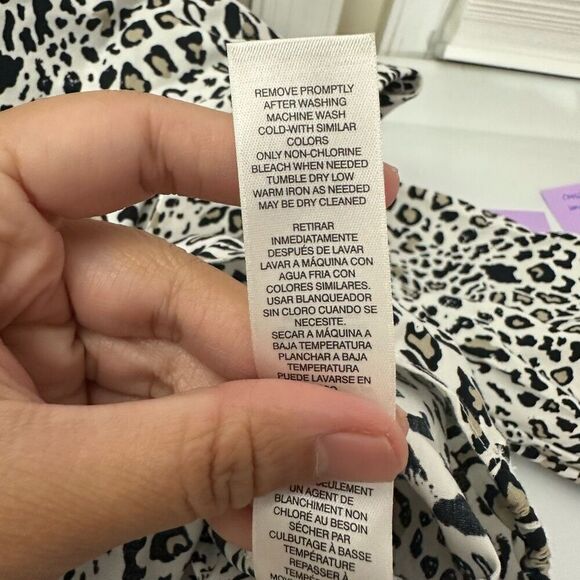 Chico’s Animal Print Button Down Tie front 3/4 Sleeve Top Wrinkle Resistant Sz S - Picture 8 of 9